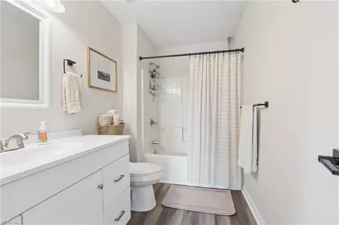 Bath - 323 Westview Dr, Hampton, VA 23666 photo 2 of 3