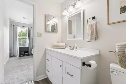 Bath - 323 Westview Dr, Hampton, VA 23666 photo 3 of 3