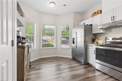 Kitchen - 323 Westview Dr, Hampton, VA 23666 photo 2 of 2