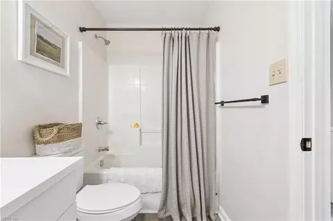 Bath - 323 Westview Dr, Hampton, VA 23666 photo 1 of 3