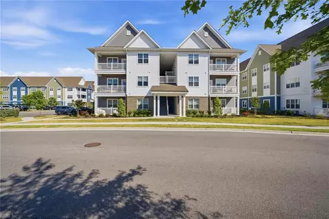 1733 Dromolin Dr #304, Virginia Beach, VA 23456