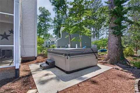 Exterior - 528 Belem Dr, Chesapeake, VA 23322 photo 8 of 12