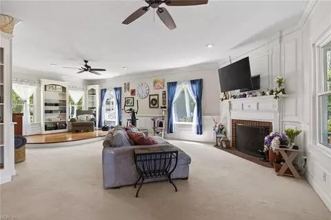 Living - 528 Belem Dr, Chesapeake, VA 23322 photo 3 of 4
