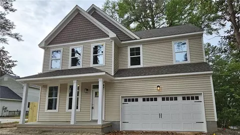 2800 Meadow Wood Dr E, Chesapeake, VA 23321