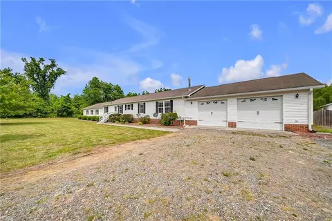 8029 Pinetta Rd, Gloucester, VA 23061