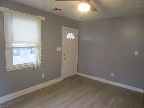 Living - 919 Ridgeway Ave, Hampton, VA 23661 photo 2 of 2