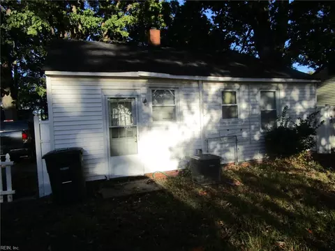 Exterior - 919 Ridgeway Ave, Hampton, VA 23661 photo 5 of 5