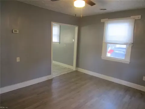 Living - 919 Ridgeway Ave, Hampton, VA 23661 photo 1 of 2