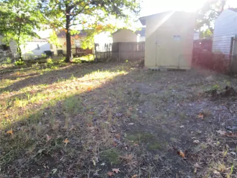 Exterior - 919 Ridgeway Ave, Hampton, VA 23661 photo 3 of 5