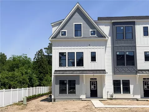 900 Jennings Ln, Chesapeake, VA 23322