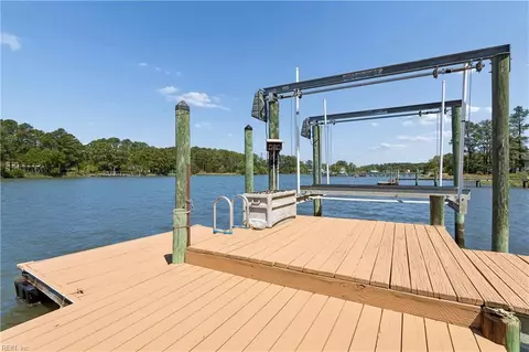 Exterior - 16 Pine Ln, Hampton, VA 23664 photo 12 of 12