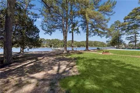 Exterior - 16 Pine Ln, Hampton, VA 23664 photo 7 of 12