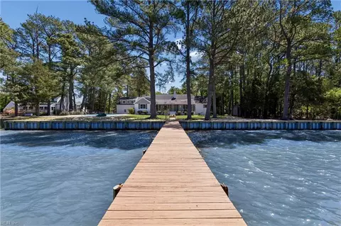 16 Pine Ln, Hampton, VA 23664