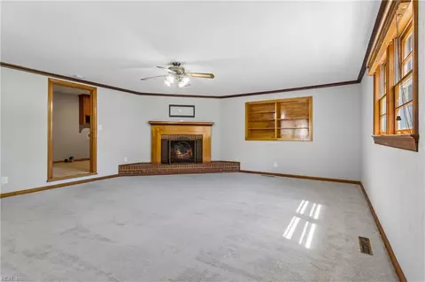 Living - 16 Pine Ln, Hampton, VA 23664 photo 4 of 5