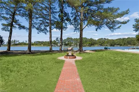 Exterior - 16 Pine Ln, Hampton, VA 23664 photo 6 of 12