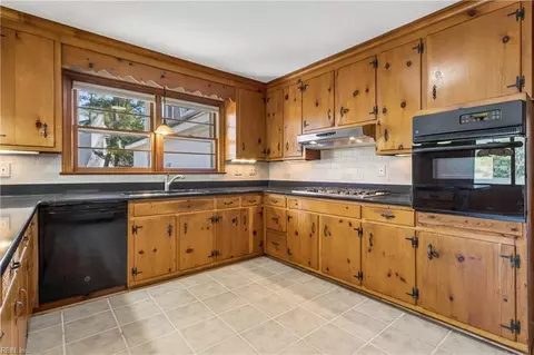 Kitchen - 16 Pine Ln, Hampton, VA 23664 photo 2 of 4