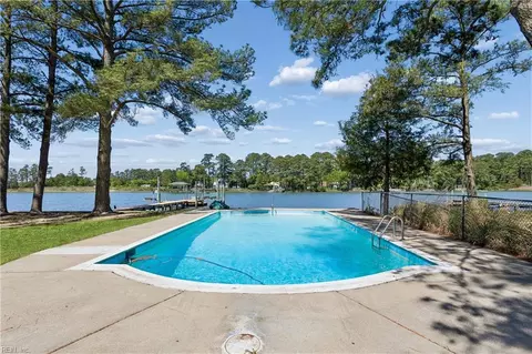Exterior - 16 Pine Ln, Hampton, VA 23664 photo 8 of 12