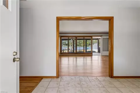 Entry Way - 16 Pine Ln, Hampton, VA 23664 photo 1 of 4