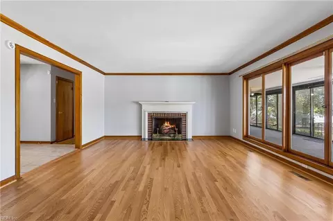 Living - 16 Pine Ln, Hampton, VA 23664 photo 3 of 5