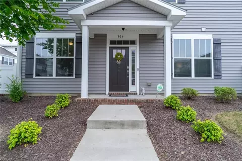304 Fishers Ct, Hampton, VA 23666