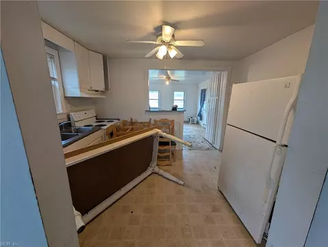 Entry Way - 5177 Windermere Ave, Norfolk, VA 23513 photo 1 of 1