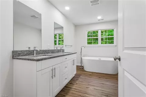 Bath - 5738 Hickory Fork Rd, Gloucester, VA 23061 photo 2 of 5