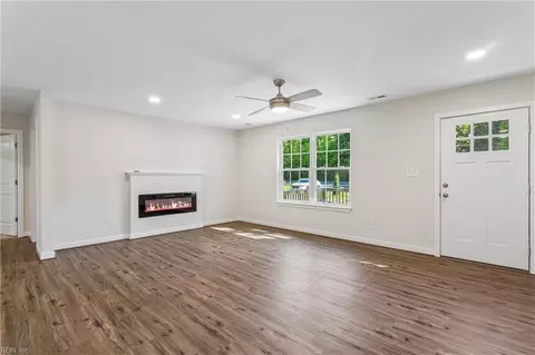Living - 5738 Hickory Fork Rd, Gloucester, VA 23061 photo 2 of 3