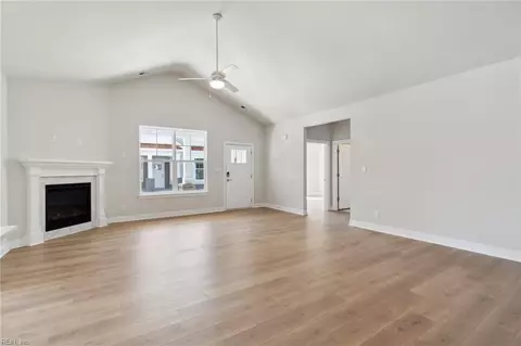 Living - 2215 Edwin Dr, Chesapeake, VA 23322 photo 2 of 5