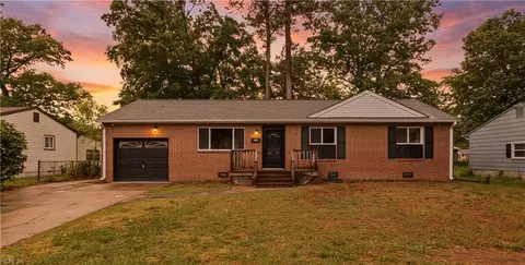 129 Saint Stephens Dr, Newport News, VA 23602
