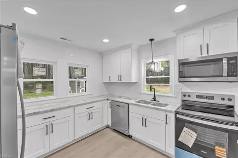 12050 Greenbrier Ln, Smithfield, VA 23430