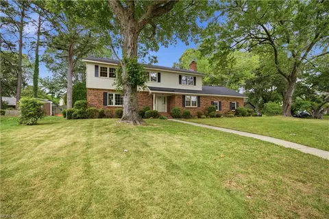 957 Edwin Dr, Virginia Beach, VA 23464