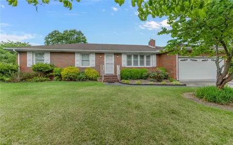 304 Sarazen Dr, Portsmouth, VA 23701