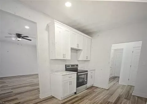 Entry Way - 433 Riversound Dr, Edenton, NC 27932 photo 8 of 9