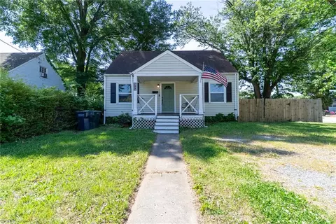 Exterior - 709 Lee St, Hampton, VA 23669 photo 2 of 9