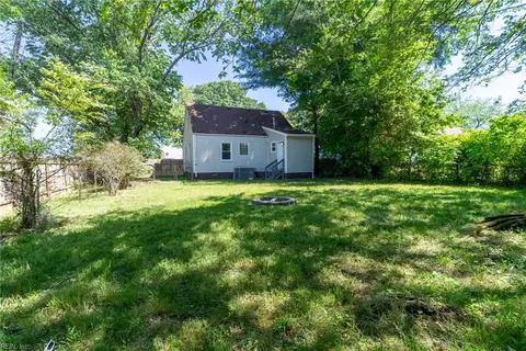 Exterior - 709 Lee St, Hampton, VA 23669 photo 5 of 9