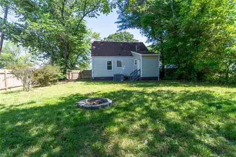 Exterior - 709 Lee St, Hampton, VA 23669 photo 6 of 9