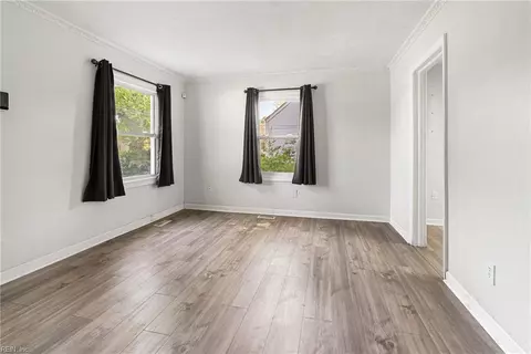 Living - 709 Lee St, Hampton, VA 23669 photo 3 of 3