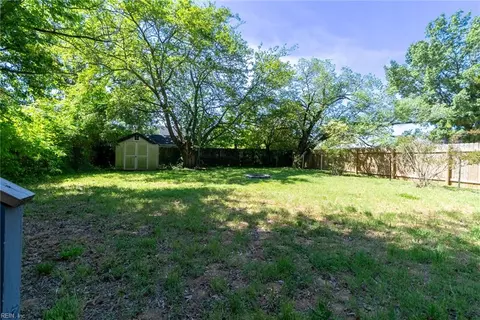 Exterior - 709 Lee St, Hampton, VA 23669 photo 7 of 9