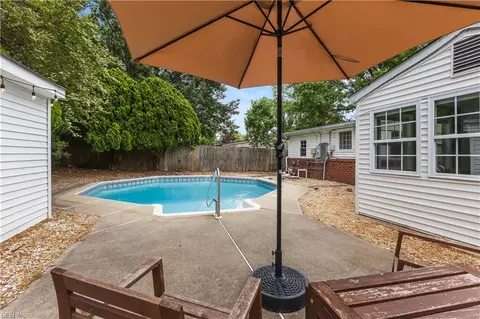 1016 Perth Ln, Virginia Beach, VA 23455