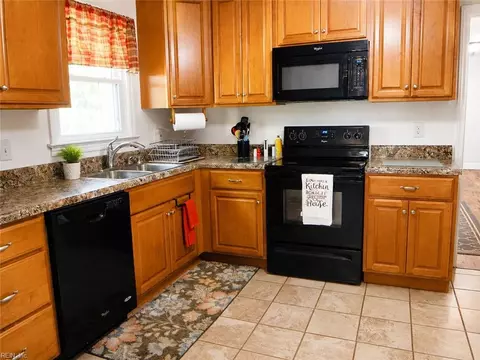 Kitchen - 3920 South Rd, Chesapeake, VA 23321 photo 1 of 2