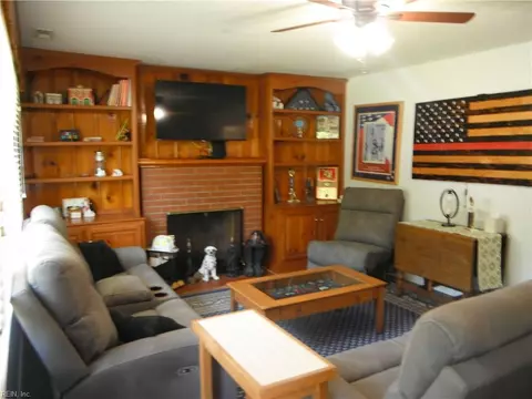 Living - 3920 South Rd, Chesapeake, VA 23321 photo 2 of 2