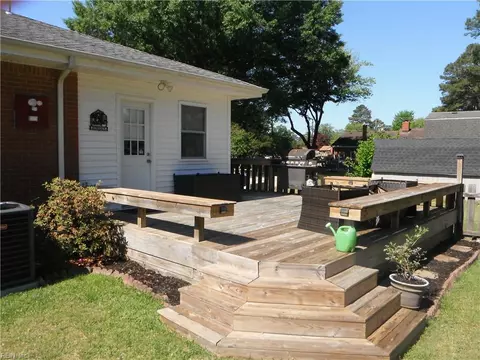 Exterior - 3920 South Rd, Chesapeake, VA 23321 photo 5 of 6