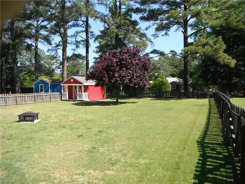 Exterior - 3920 South Rd, Chesapeake, VA 23321 photo 4 of 6
