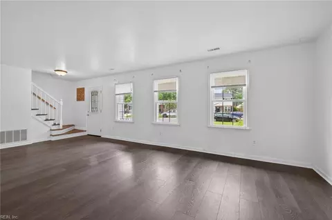 Living - 419 Durham St, Hampton, VA 23669 photo 5 of 6