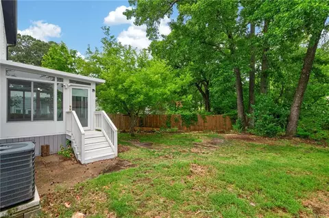 Exterior - 419 Durham St, Hampton, VA 23669 photo 4 of 9