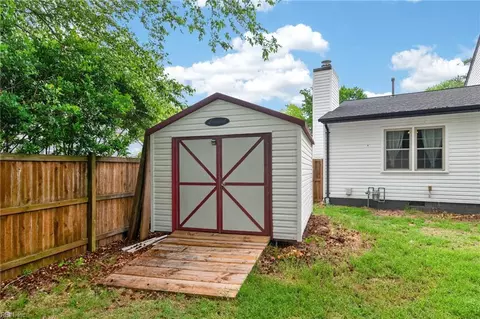 Exterior - 419 Durham St, Hampton, VA 23669 photo 5 of 9