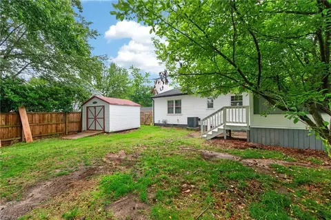 Exterior - 419 Durham St, Hampton, VA 23669 photo 6 of 9