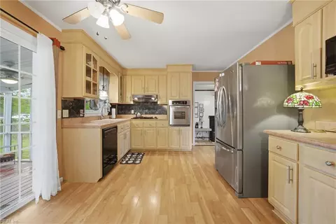 Kitchen - 23 Prince George Dr, Hampton, VA 23669 photo 1 of 2