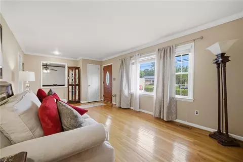 Living - 23 Prince George Dr, Hampton, VA 23669 photo 1 of 2