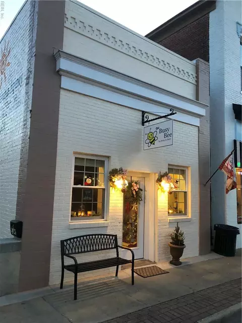 206 N Main St, Franklin, VA 23851